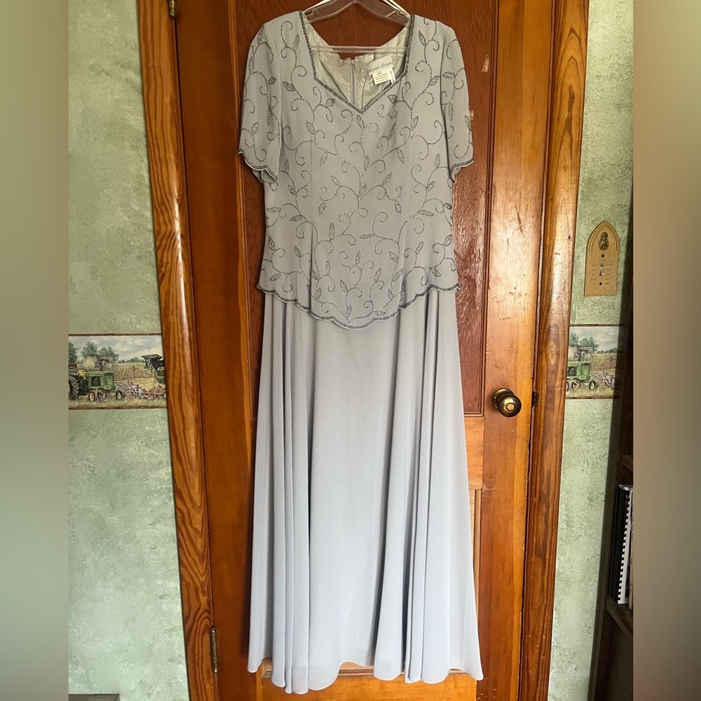 Floor length gray formal dress, size large